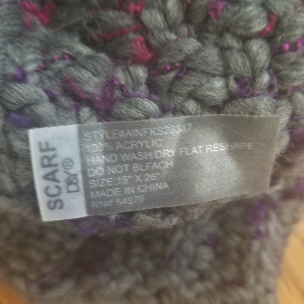 D&Y Scarf - Picture 3 of 5